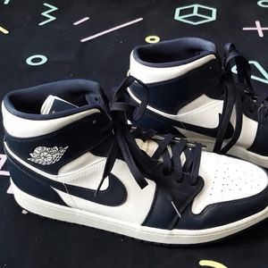 Nike Air Jordan 1 mid "Charcoal Black"